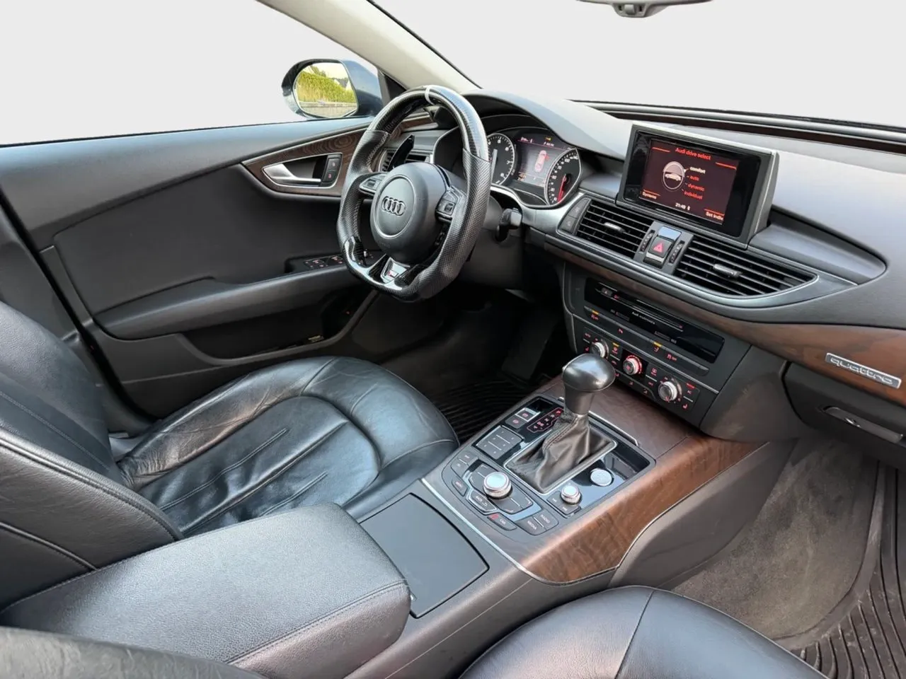 Vehicle image 28