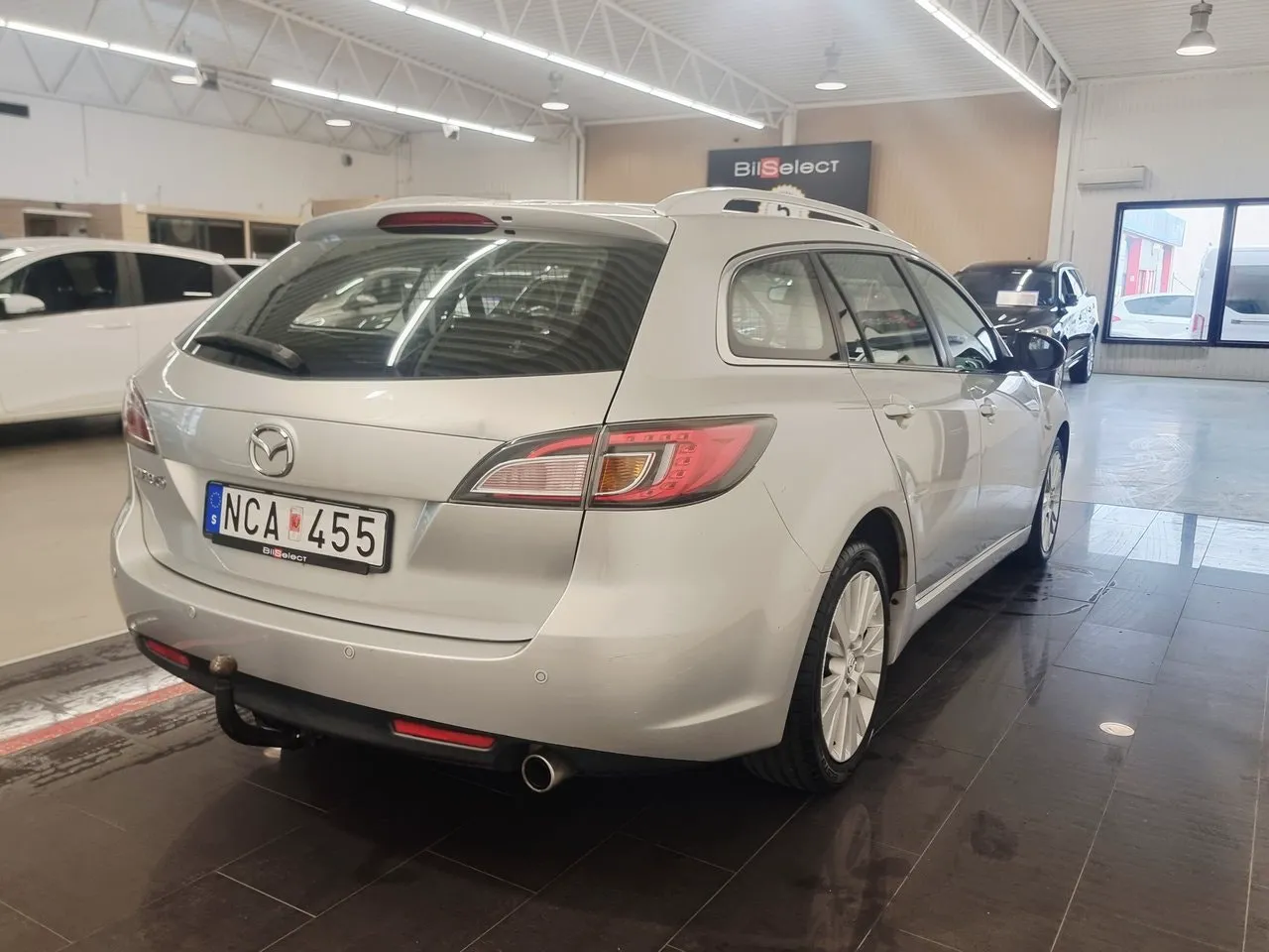 Vehicle image 14