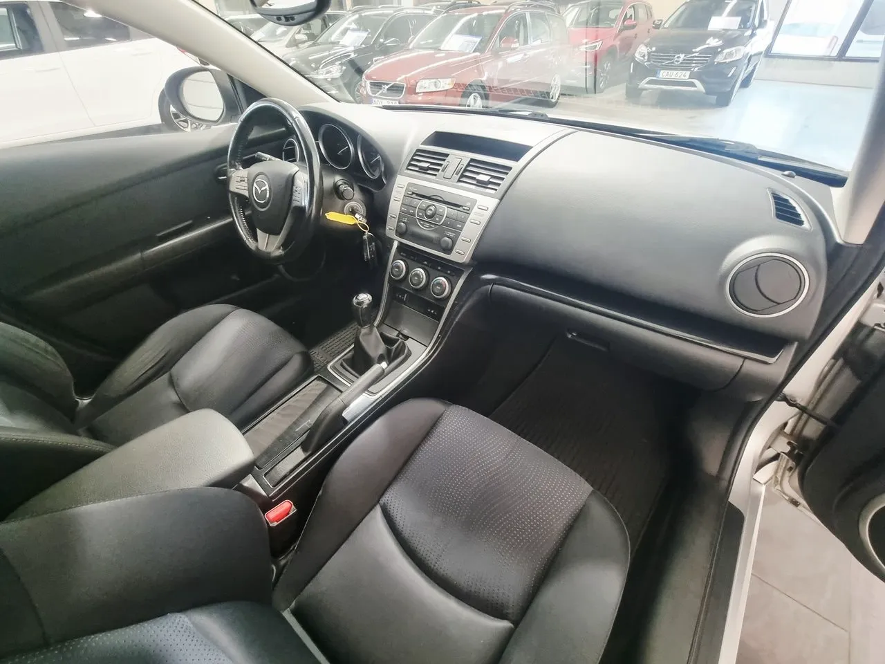 Vehicle image 16