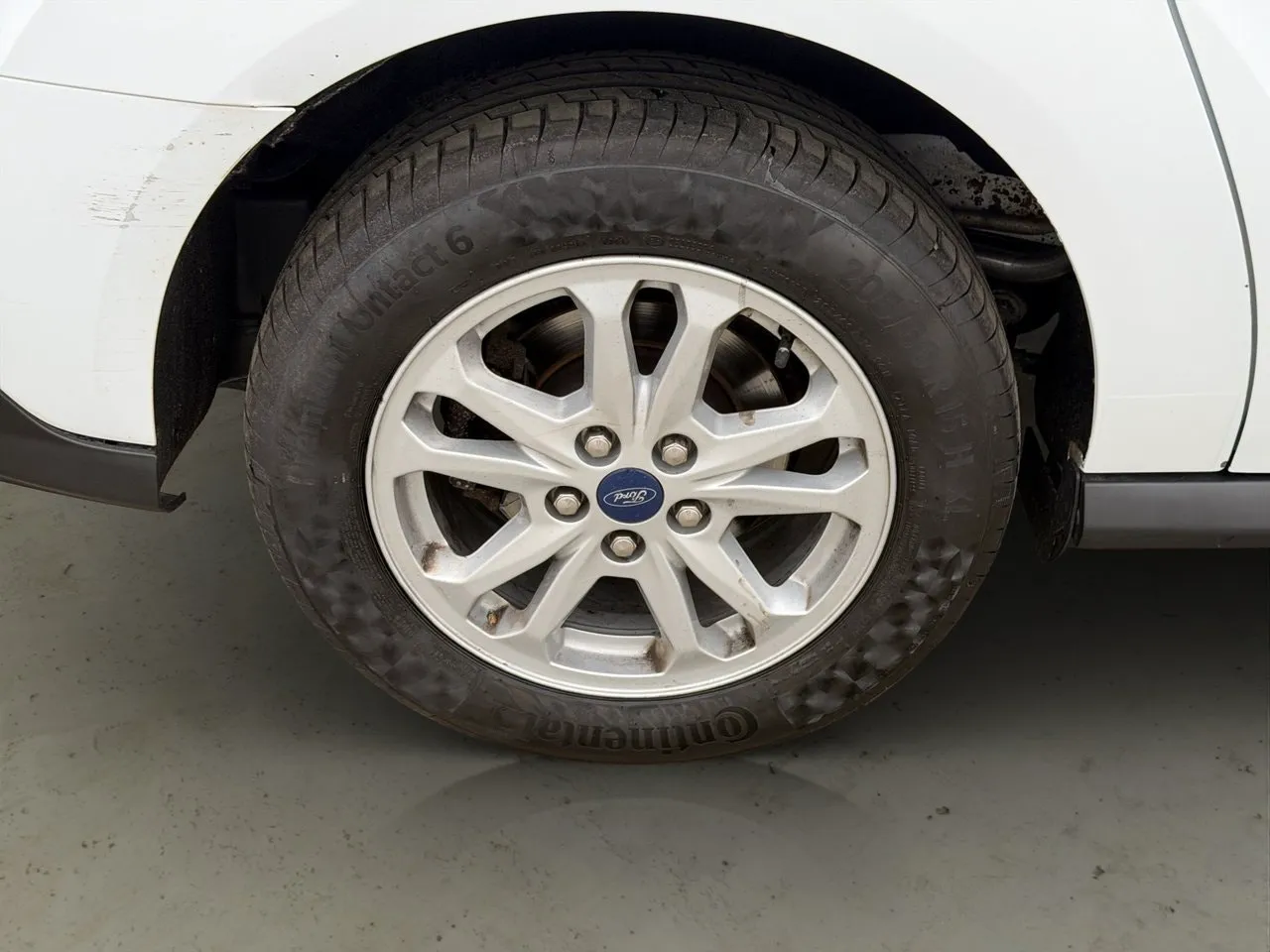 Vehicle image 32