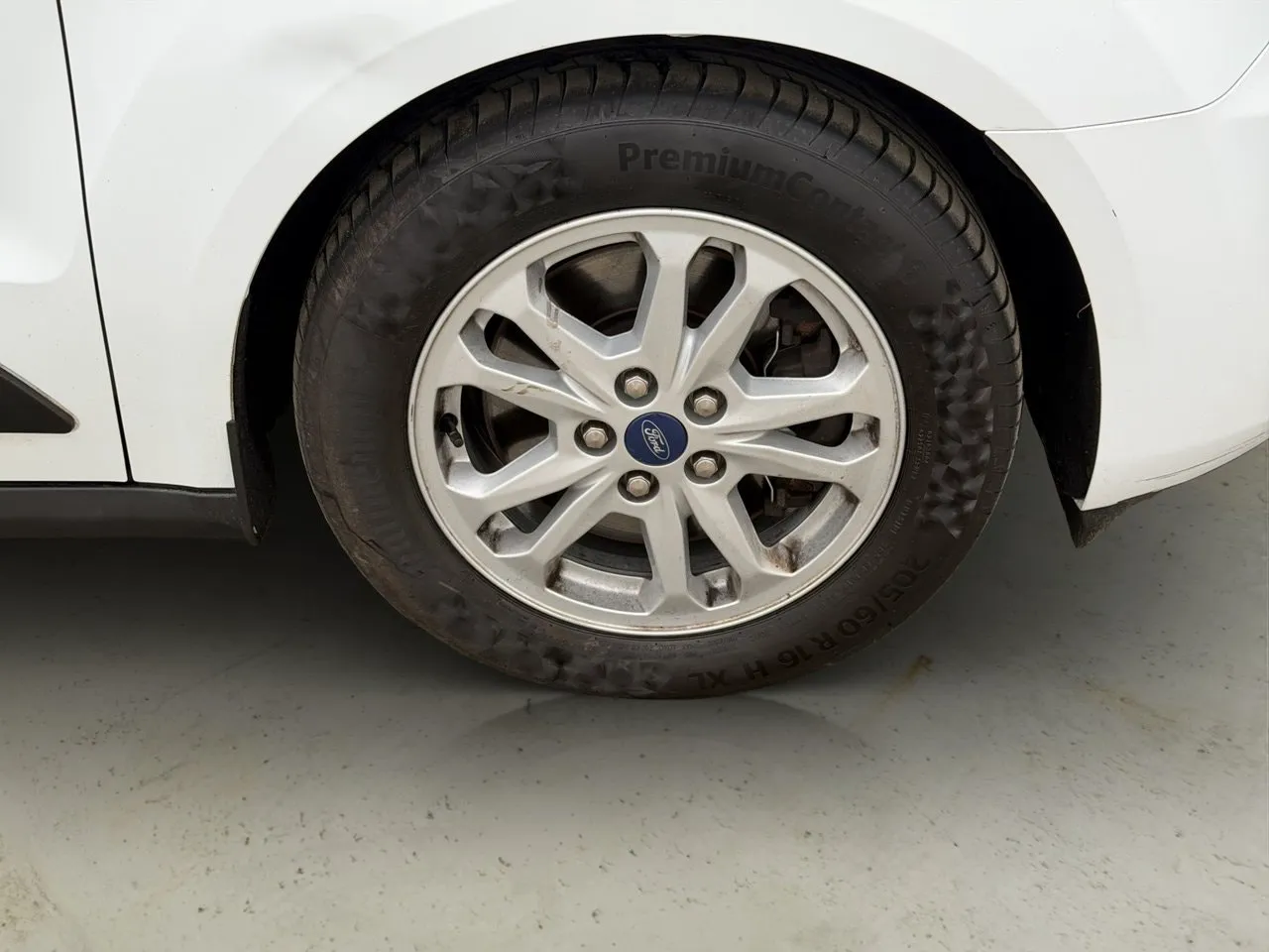 Vehicle image 33