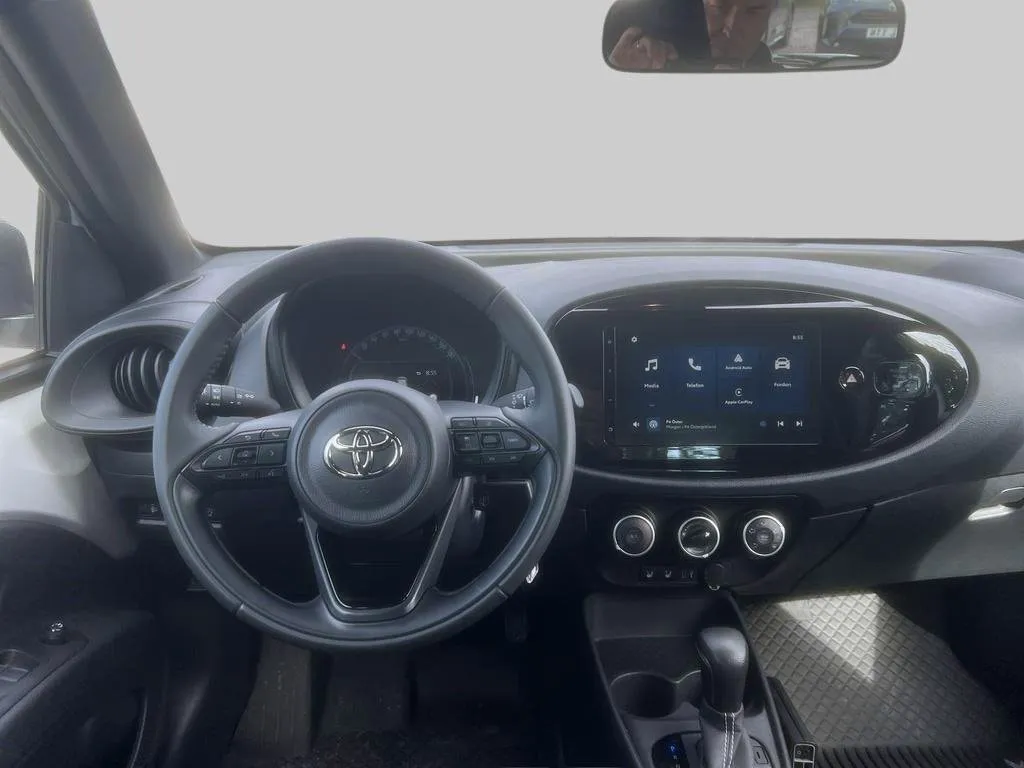 Vehicle image 8