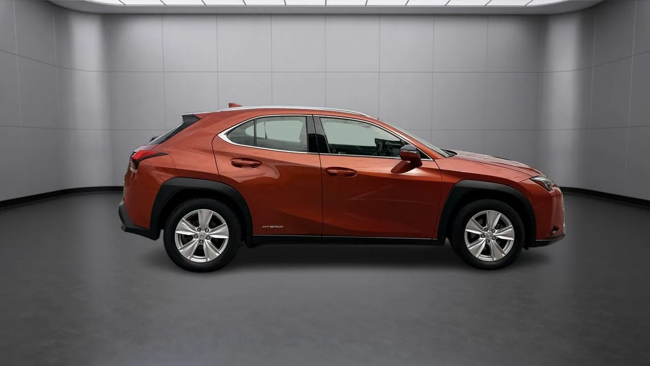 Vehicle image 5