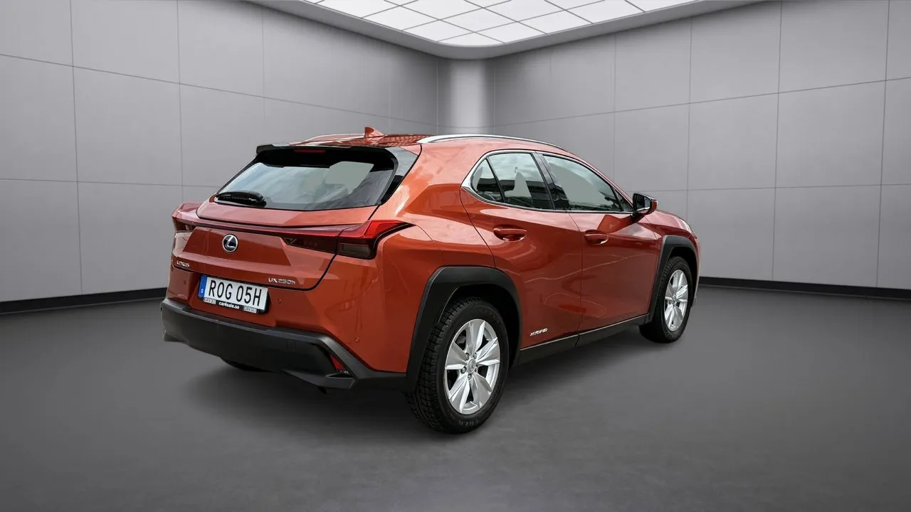 Vehicle image 4
