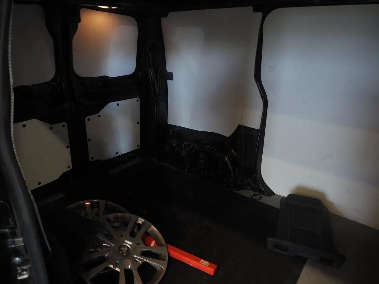 Vehicle image 14