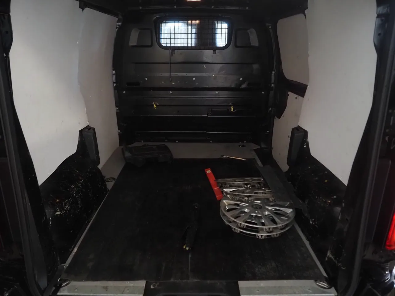 Vehicle image 15