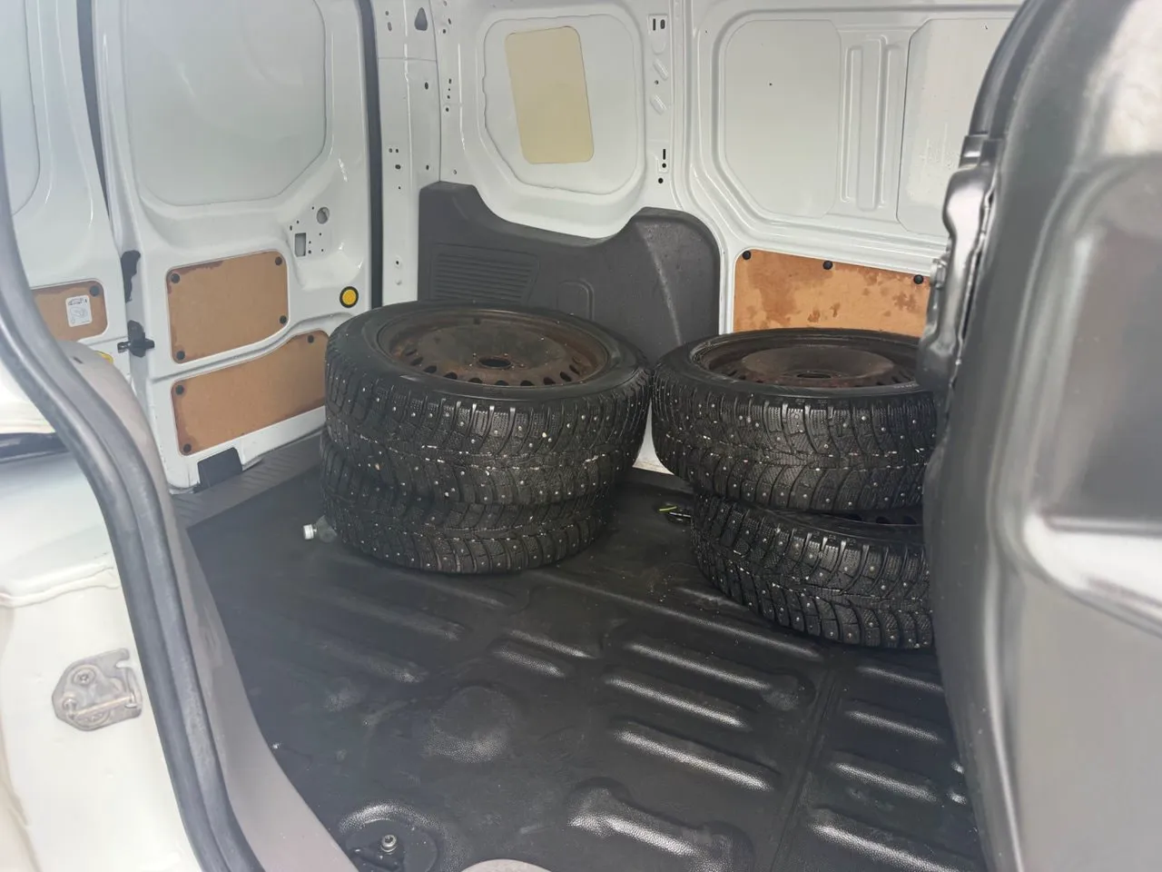 Vehicle image 14