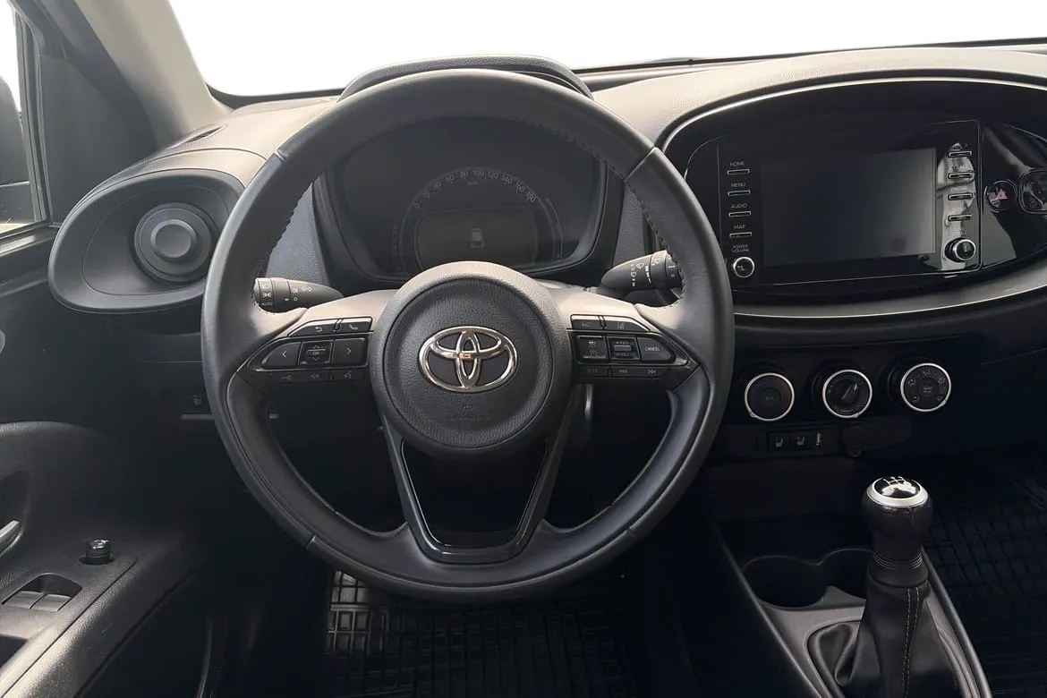 Vehicle image 8