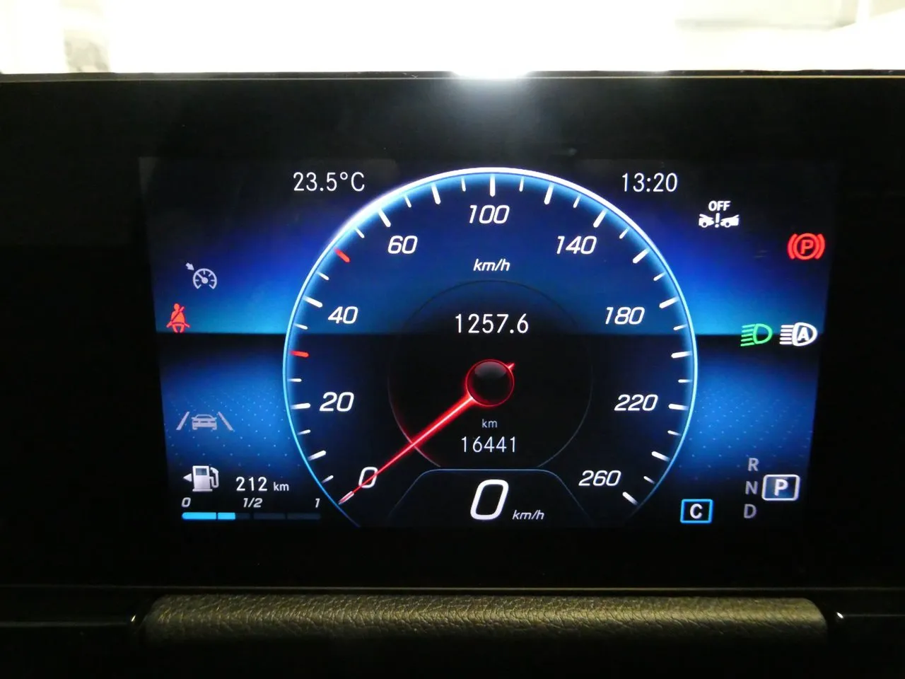 Vehicle image 16
