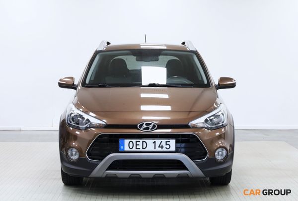 Hyundai i20 1.4 Premium Active PDC Rättvärme Vinterhjul - 2017
