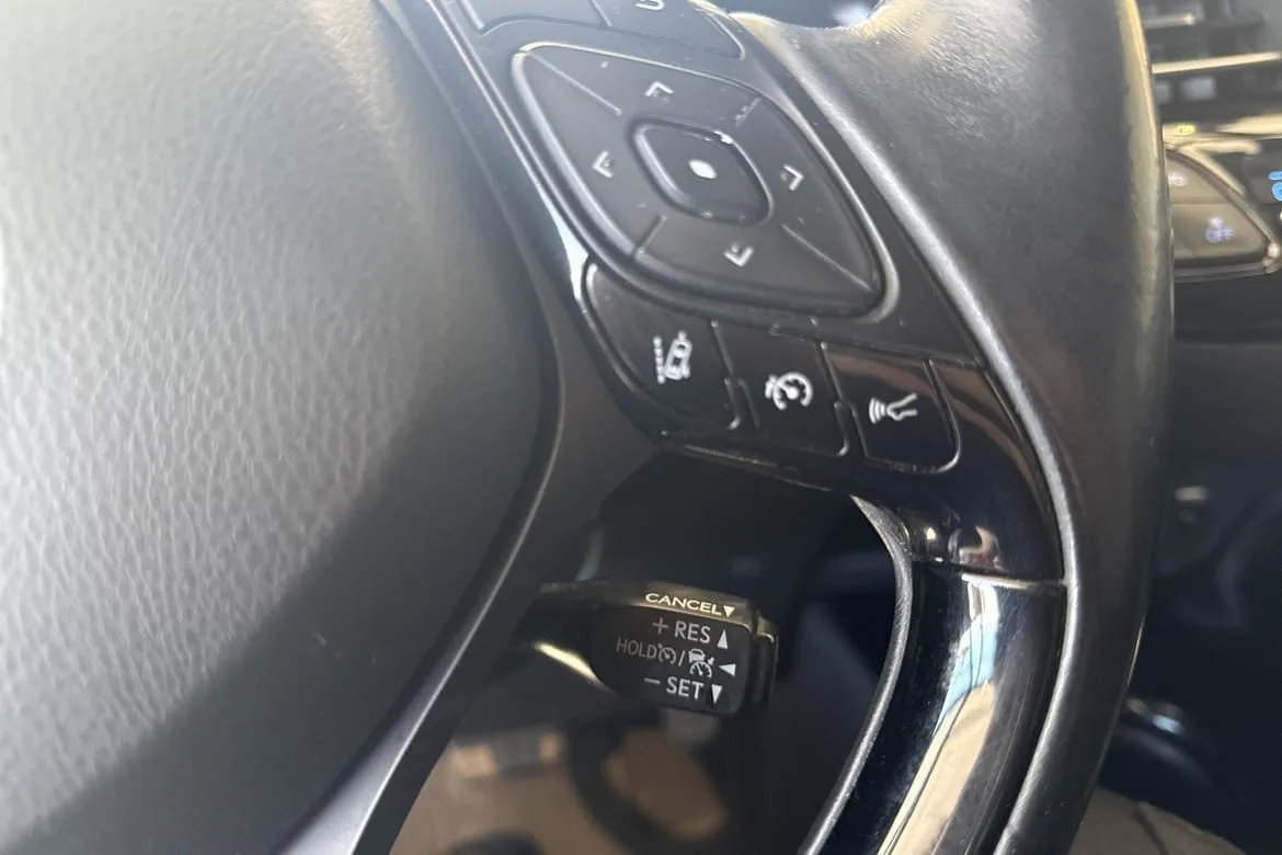 Vehicle image 18
