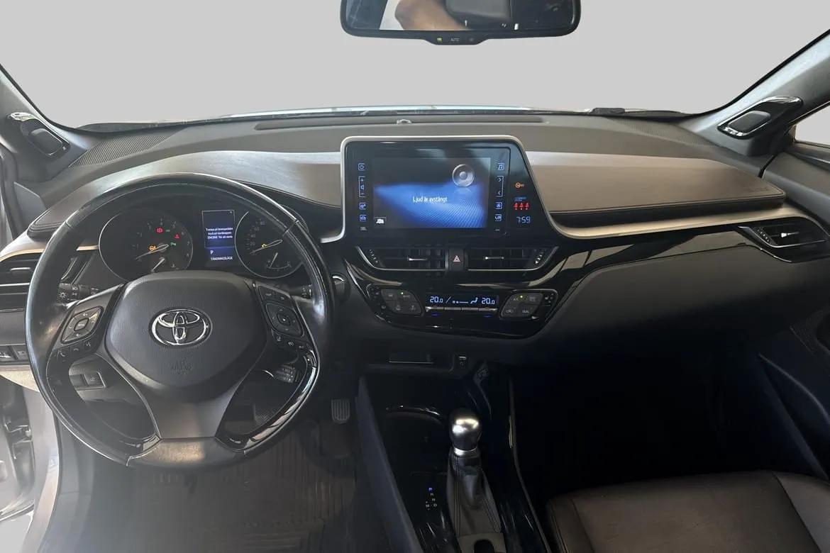 Vehicle image 7