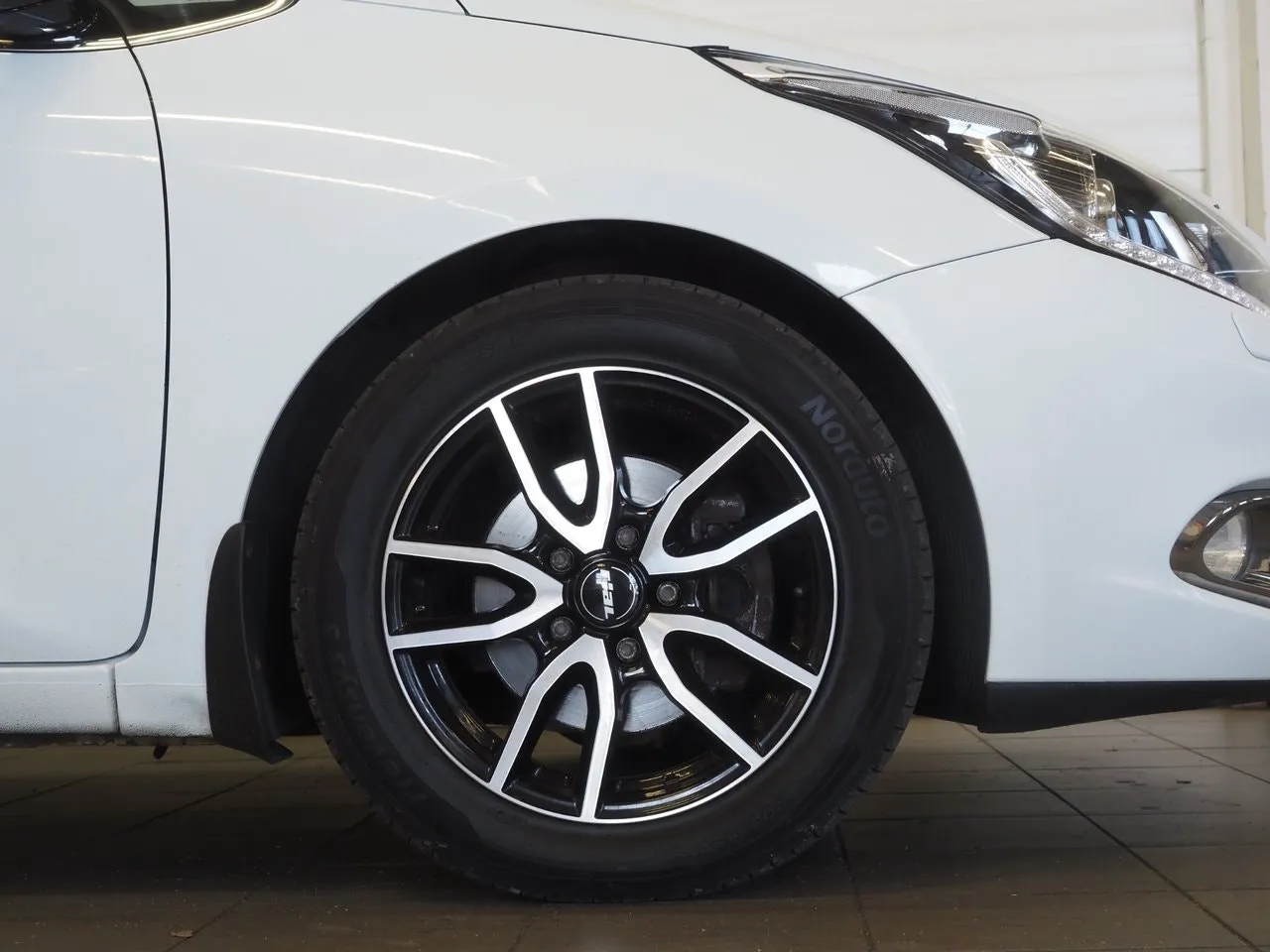 Vehicle image 7