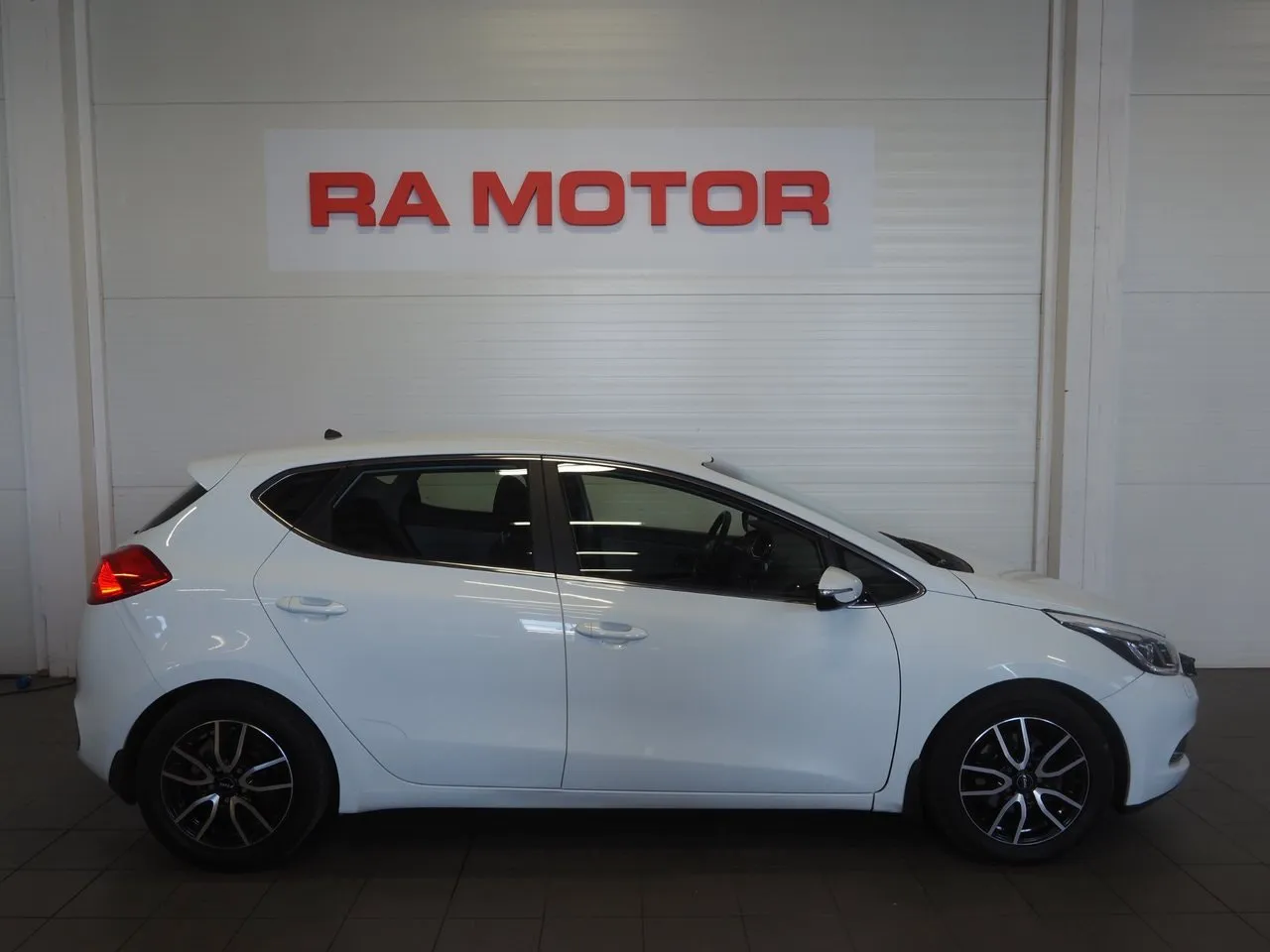 Vehicle image 3