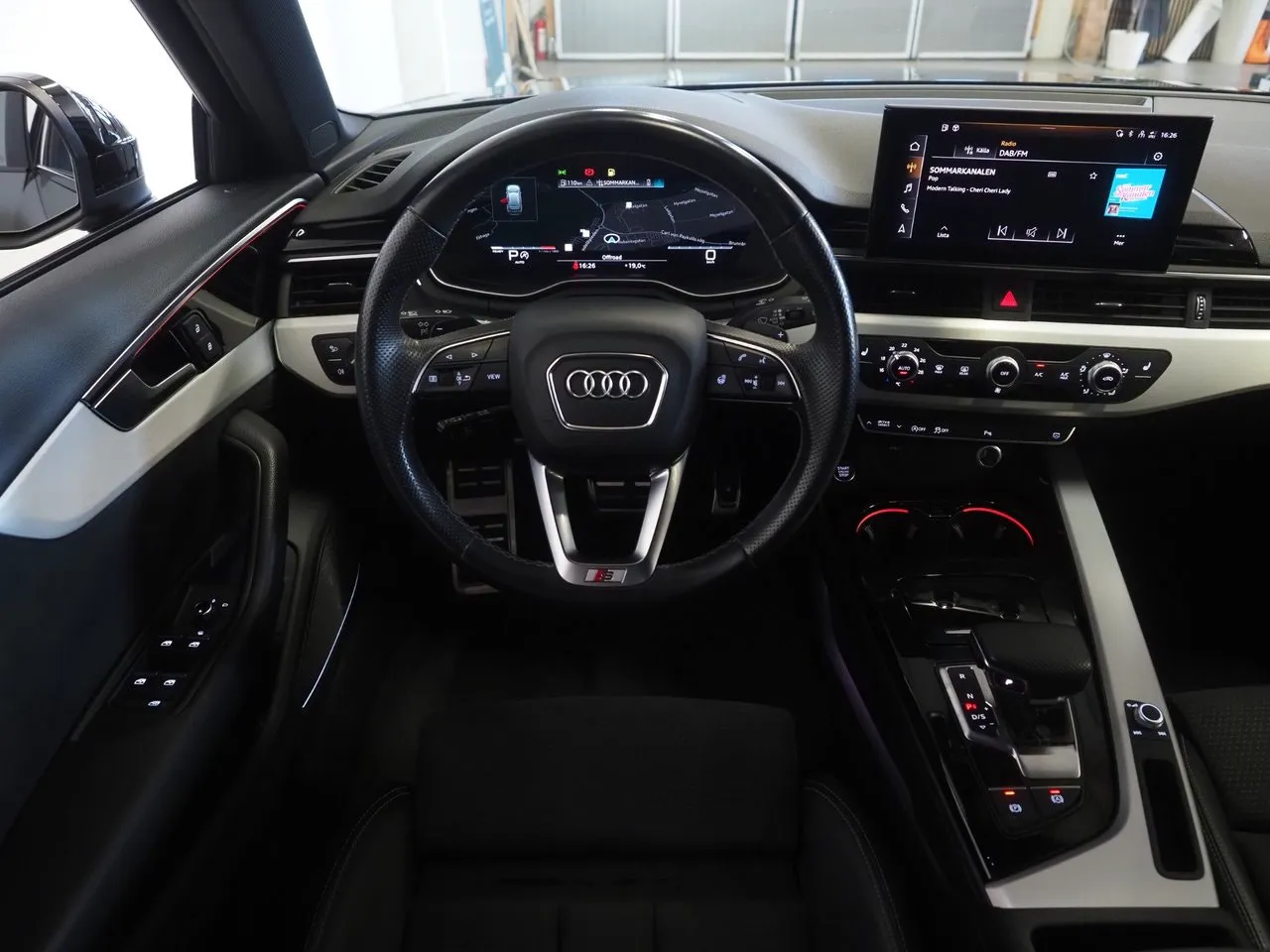 Vehicle image 15