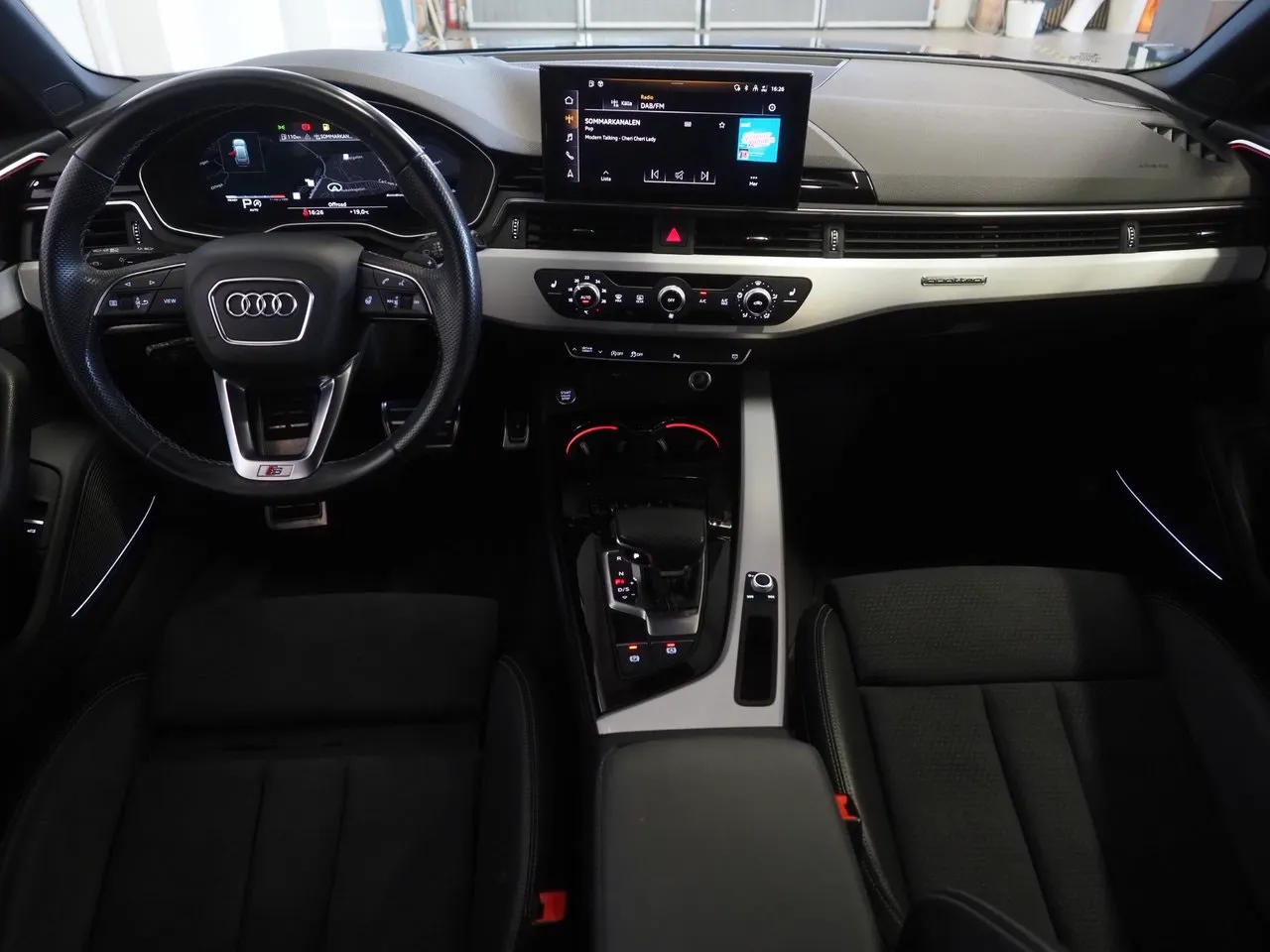 Vehicle image 14