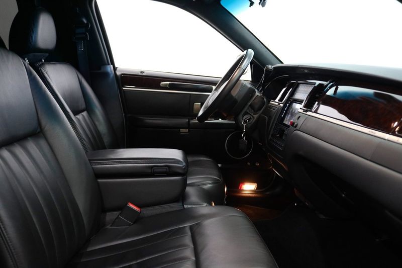 Lincoln Town Car bild 8