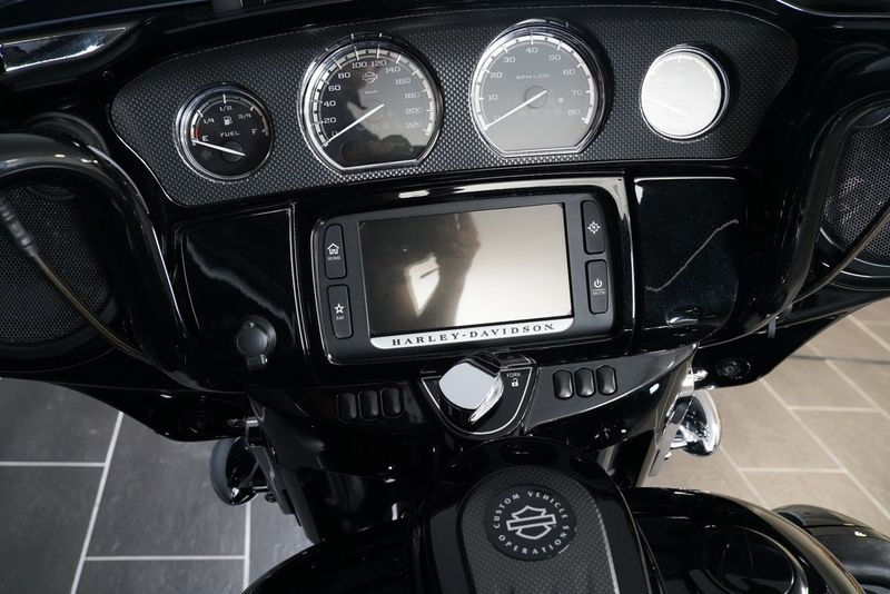 Harley-Davidson CVO Street Glide bild 12