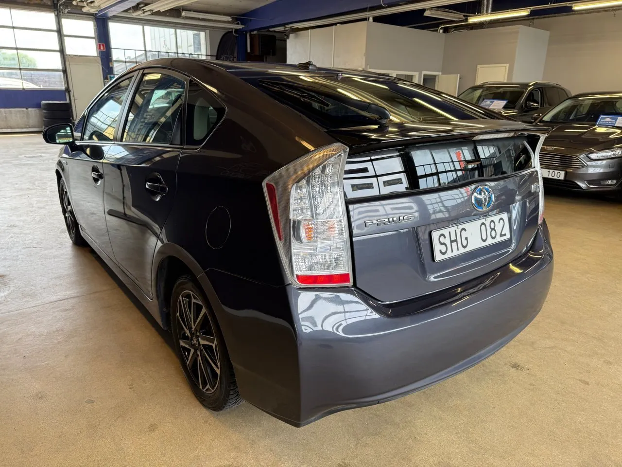 Vehicle image 4
