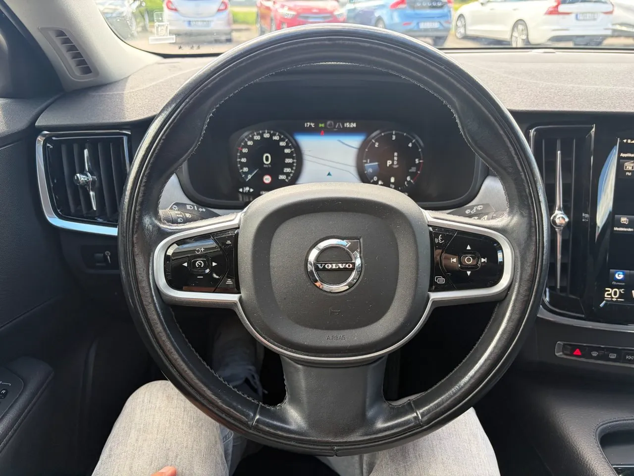Vehicle image 16
