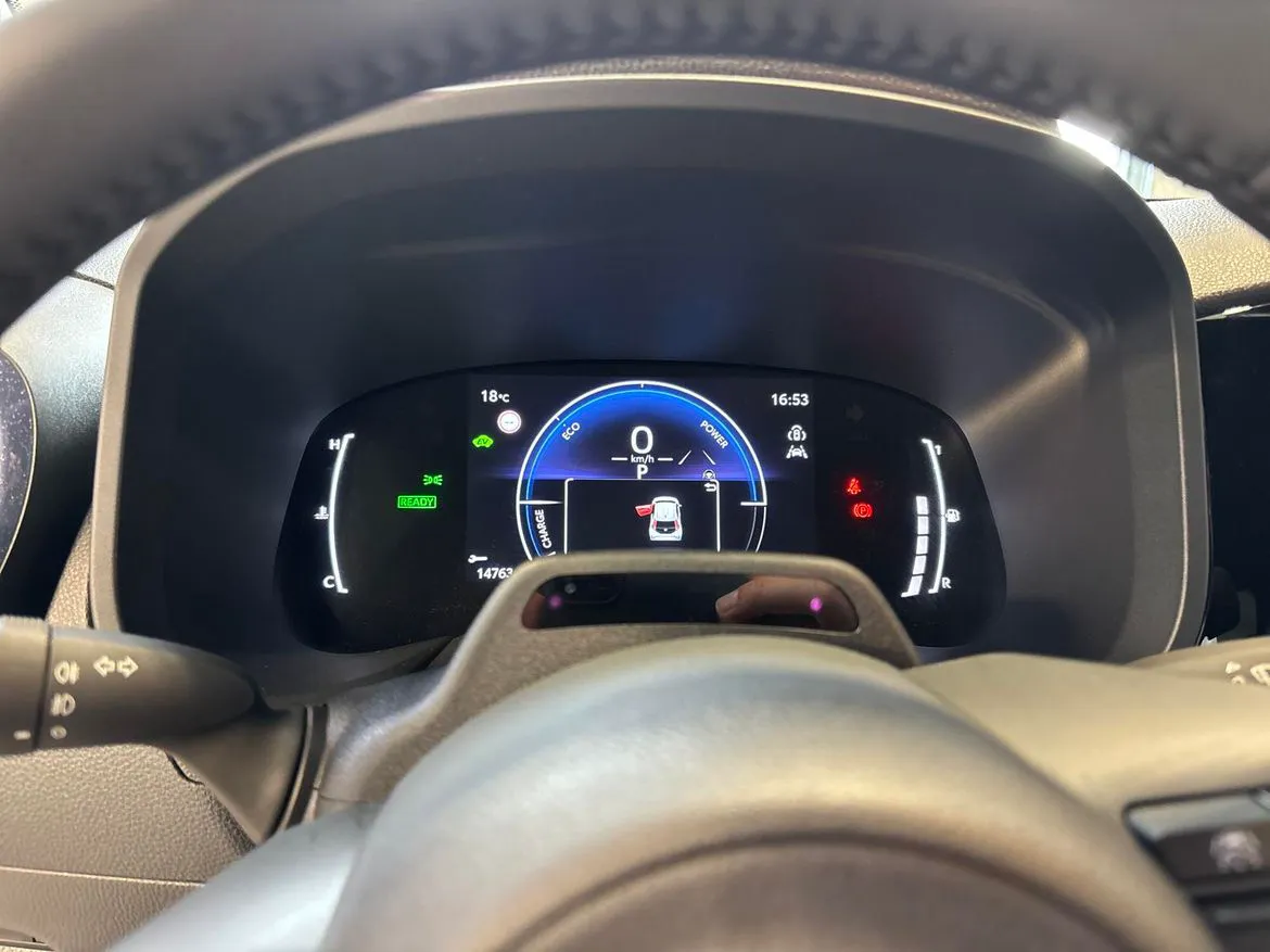 Vehicle image 14