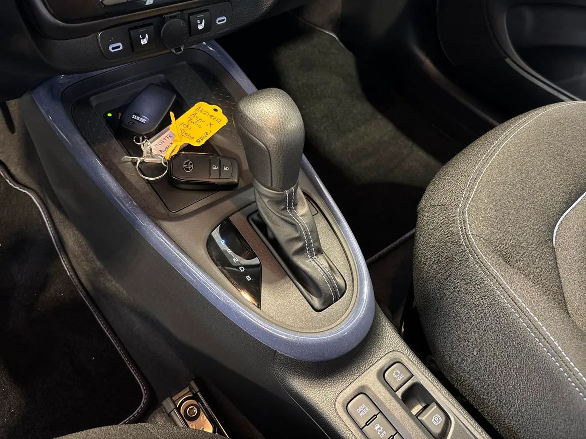 Vehicle image 17