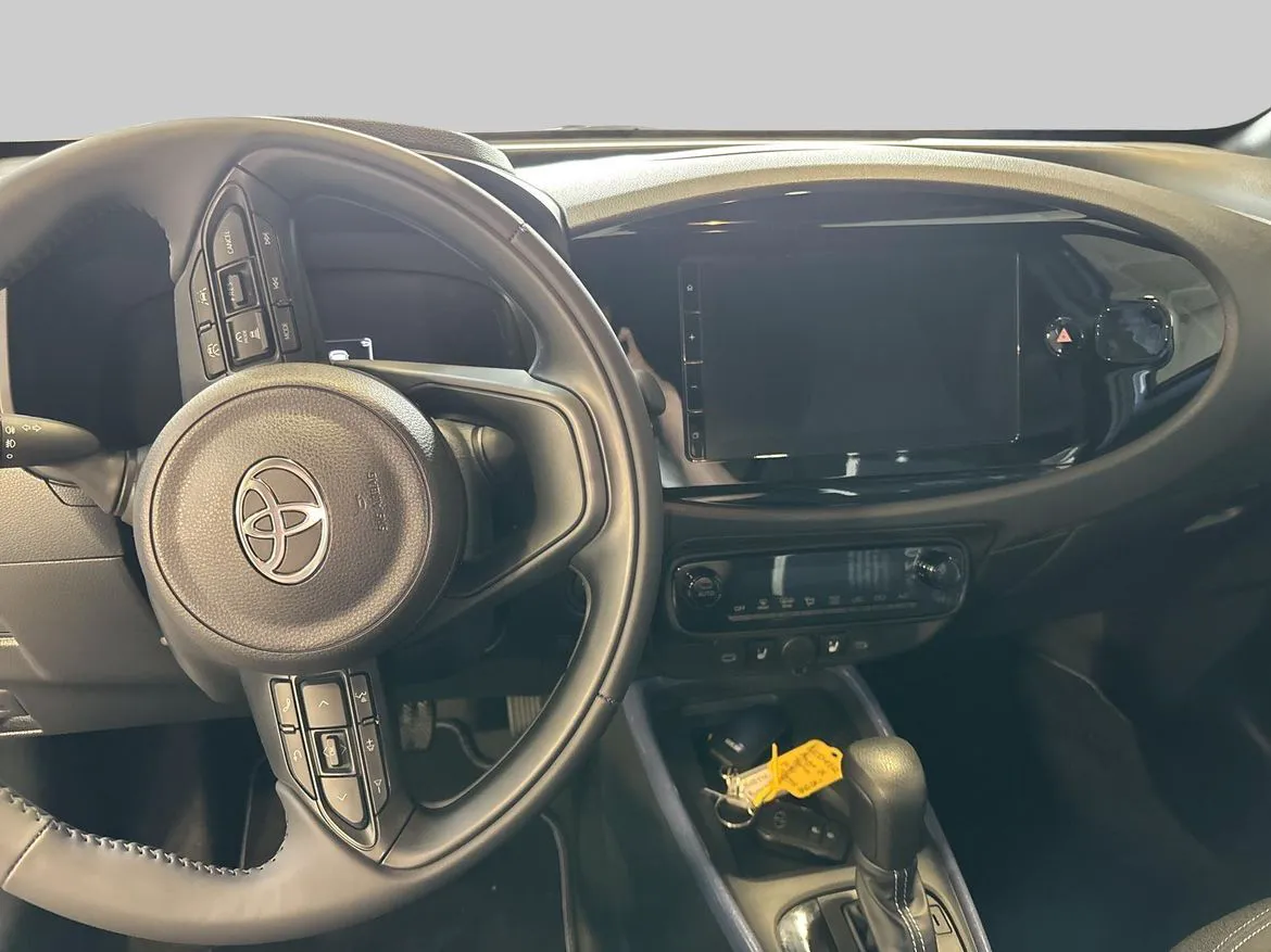 Vehicle image 11