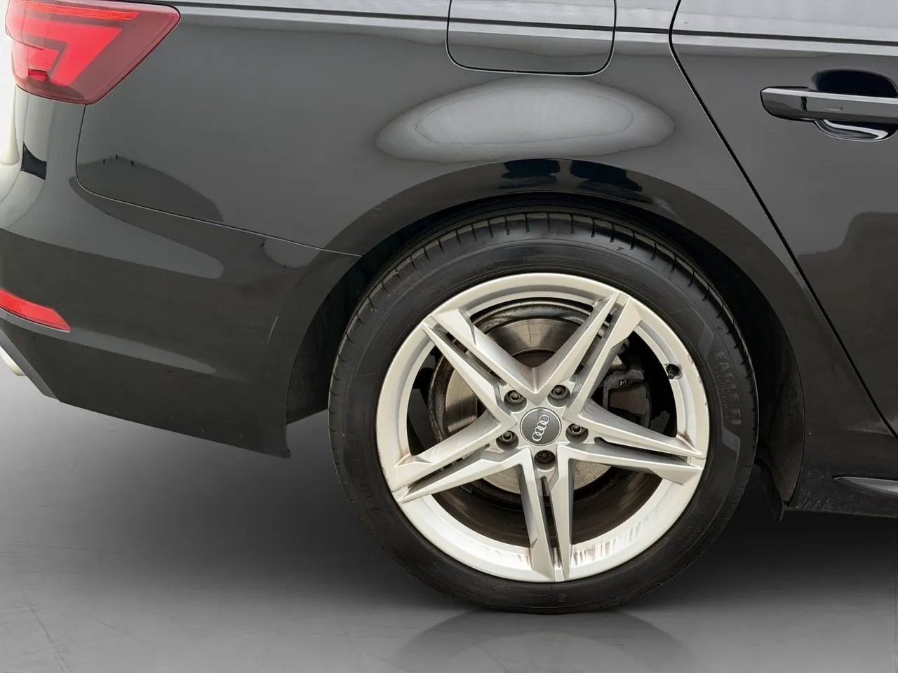 Vehicle image 30