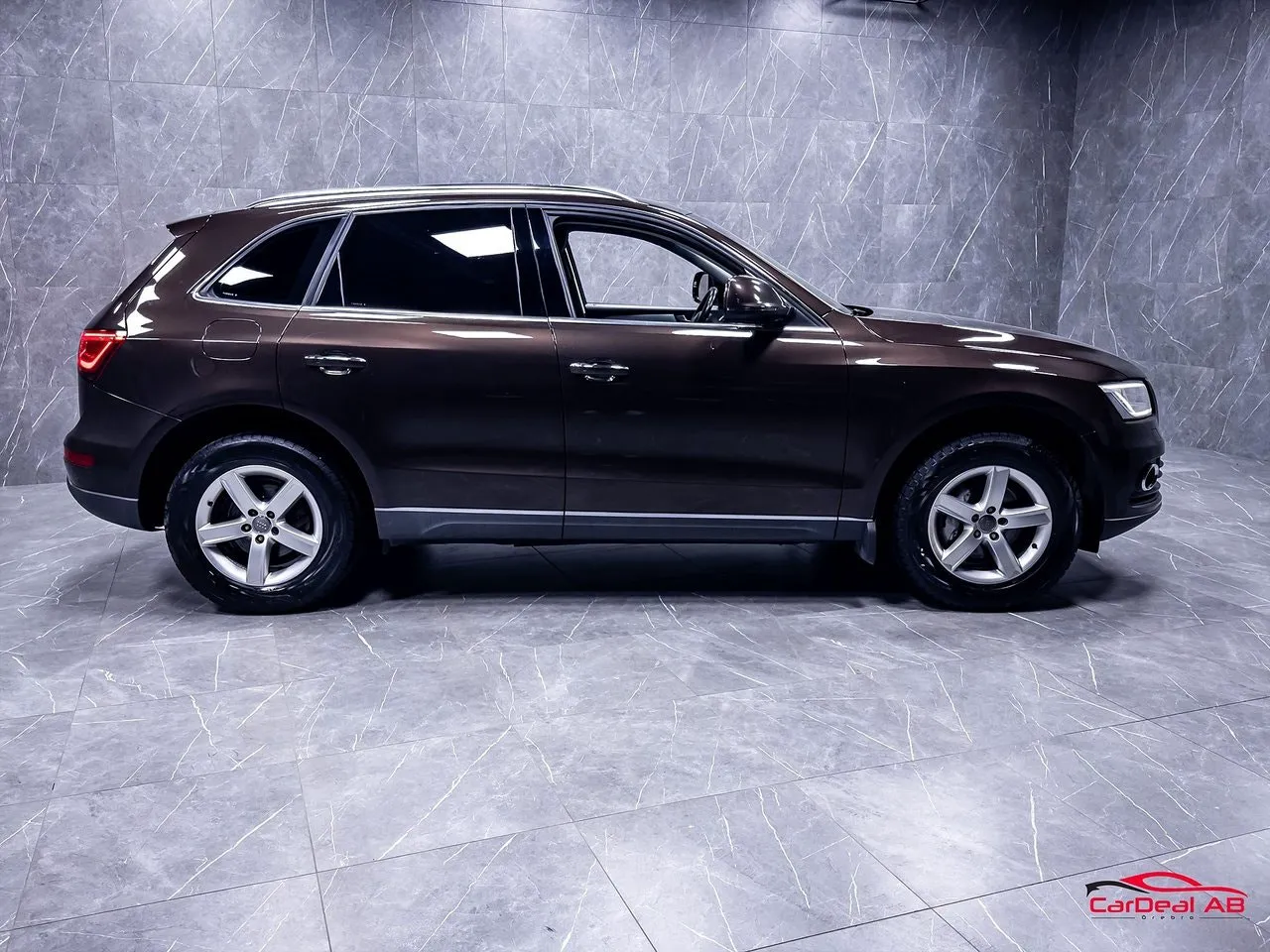 Vehicle image 7