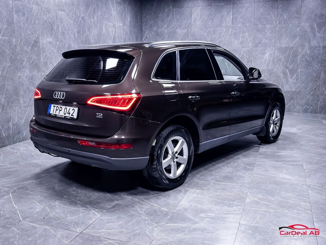 Vehicle image 6