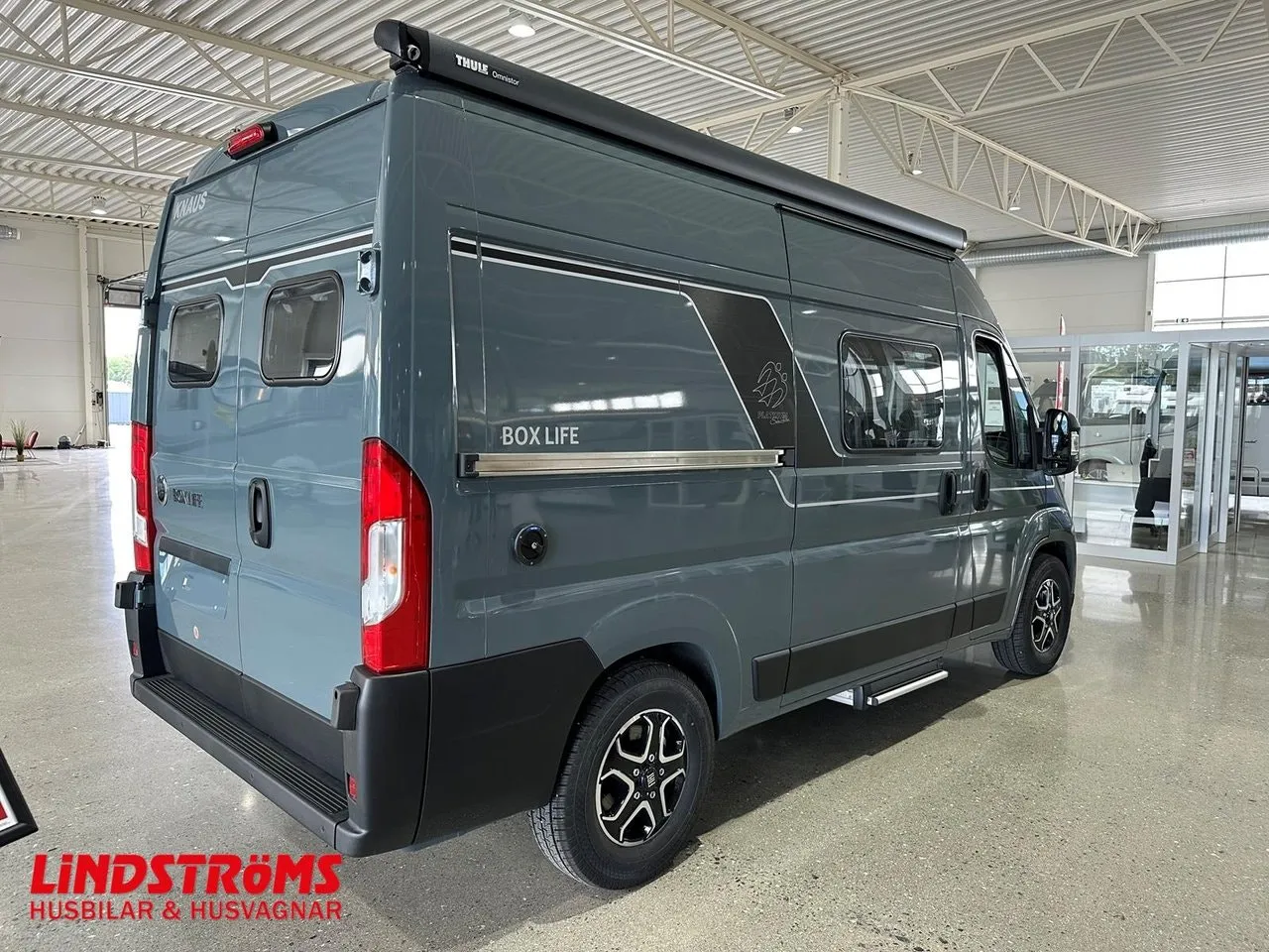 Vehicle image 18