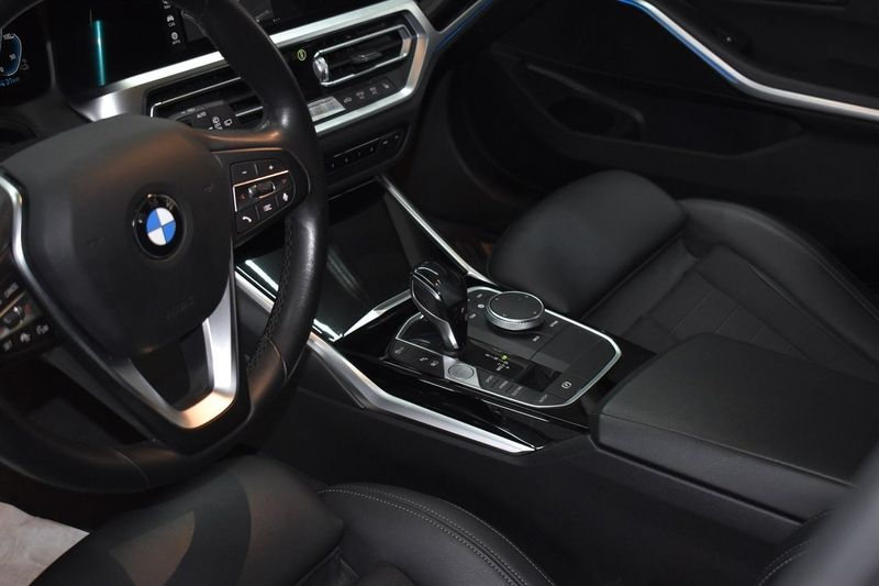 BMW 330 bild 7