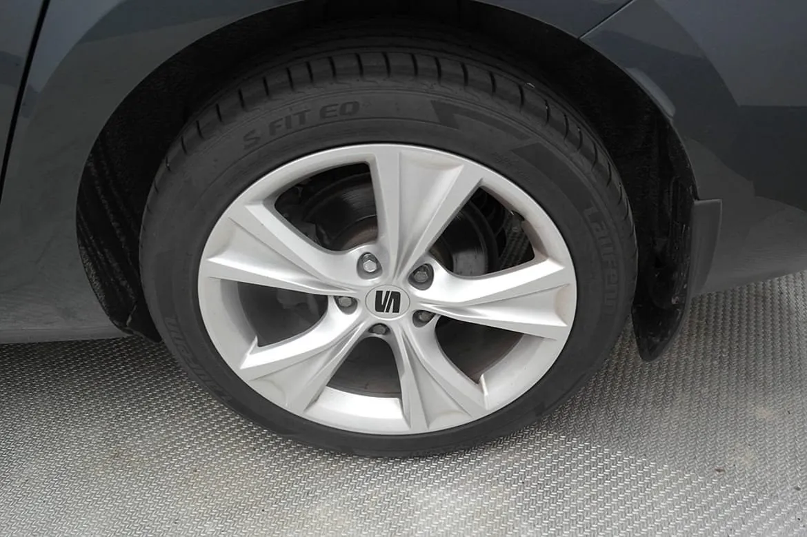 Vehicle image 20
