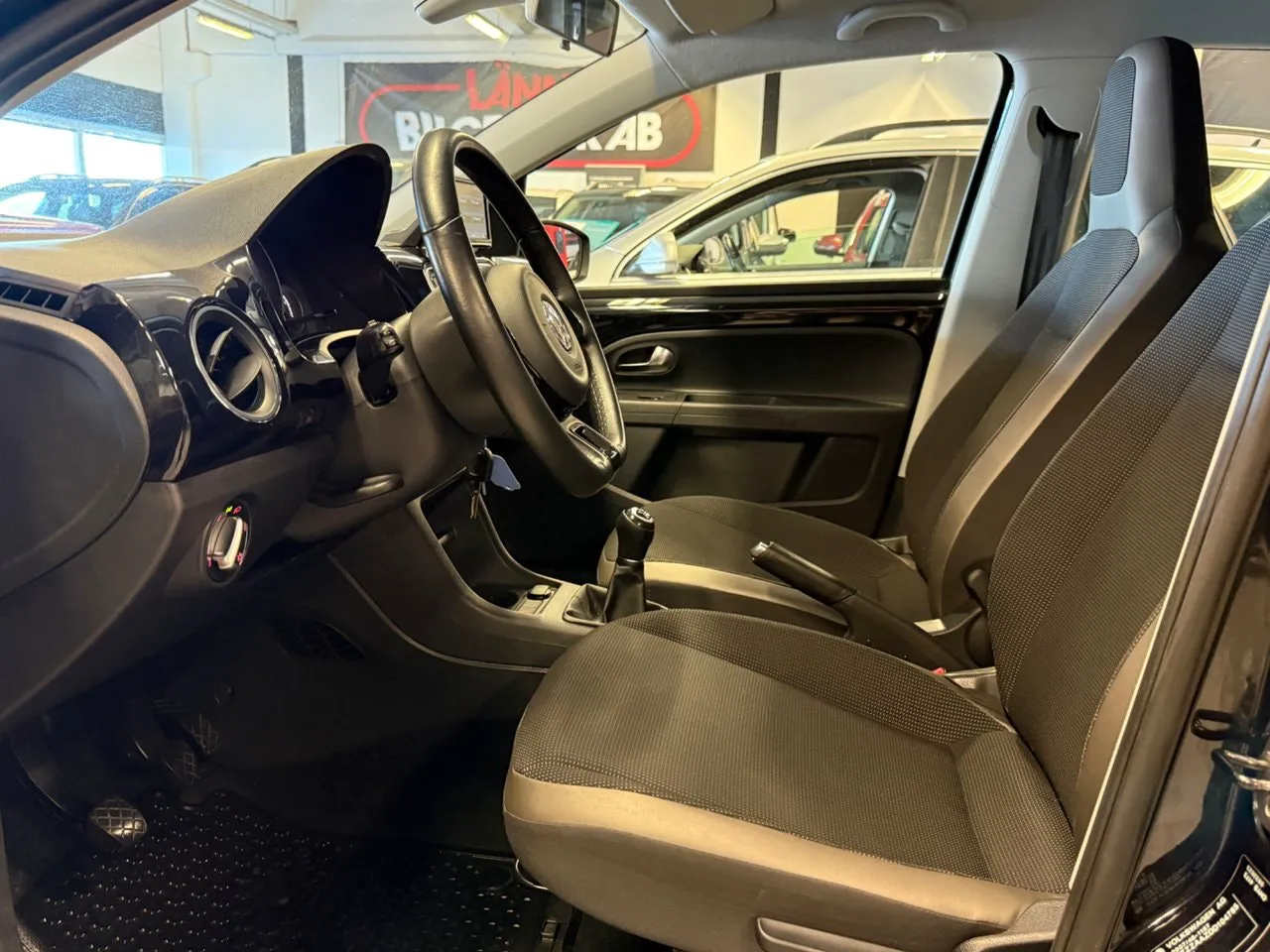 Vehicle image 14