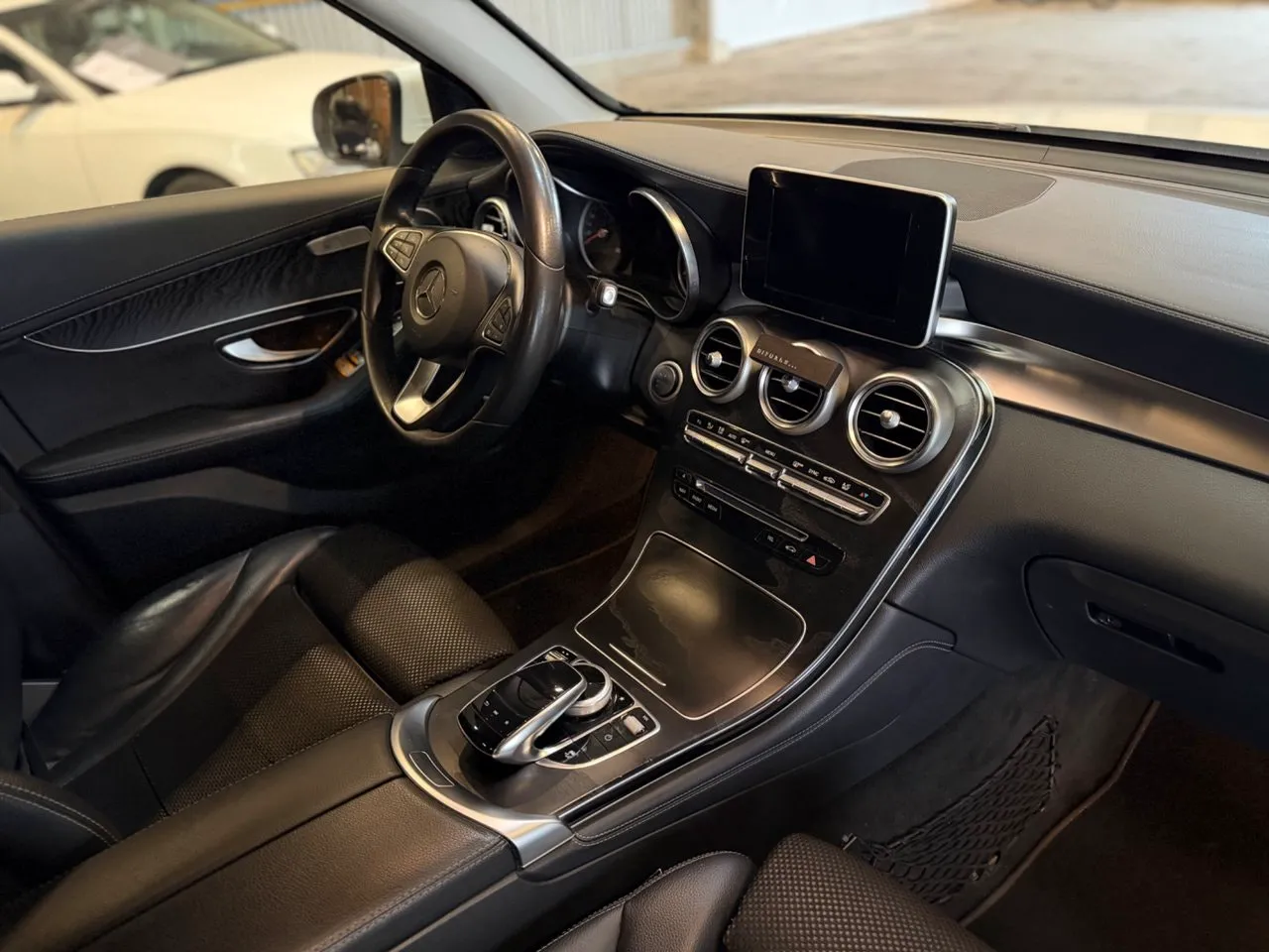 Vehicle image 15