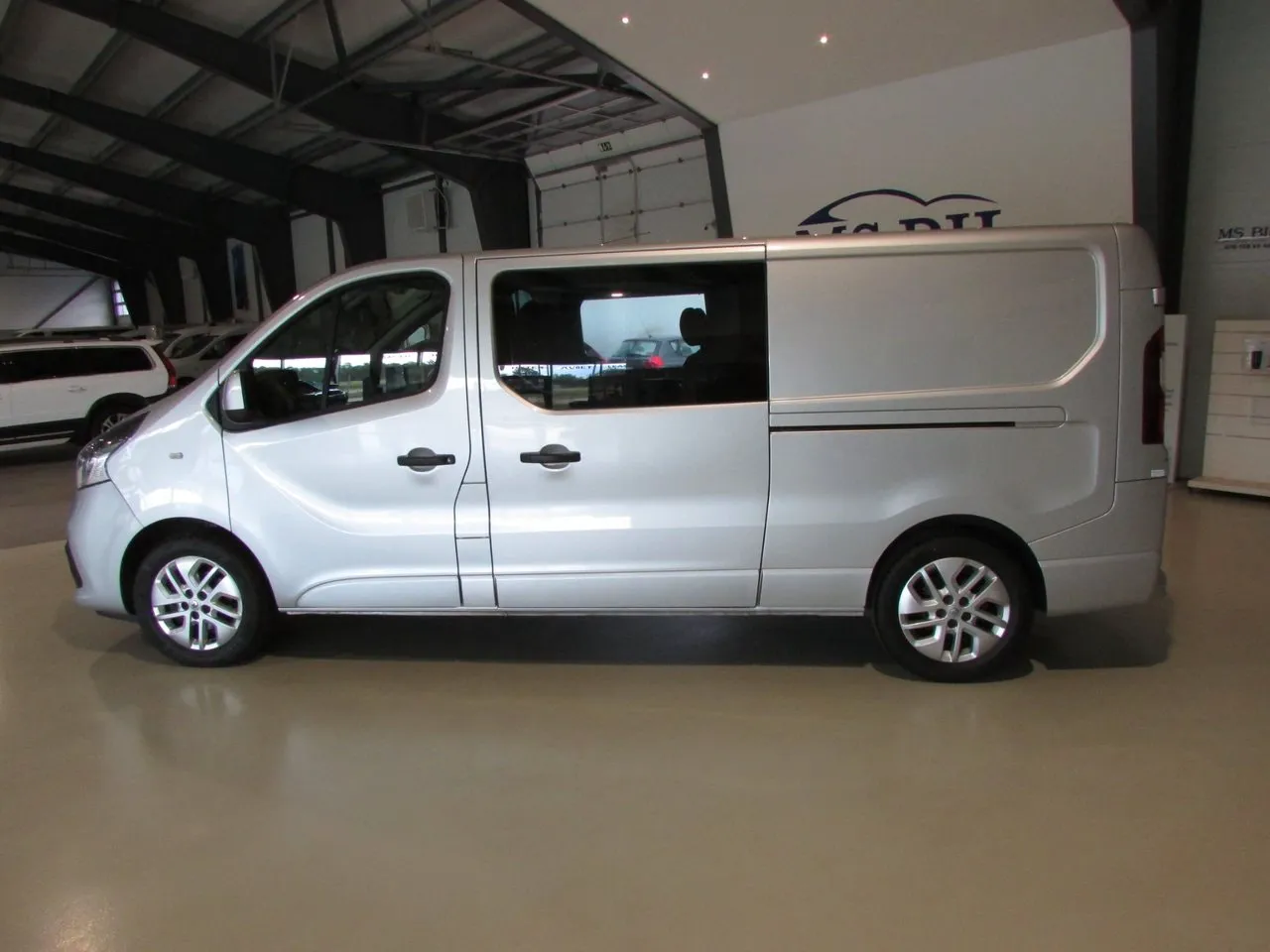 Vehicle image 7