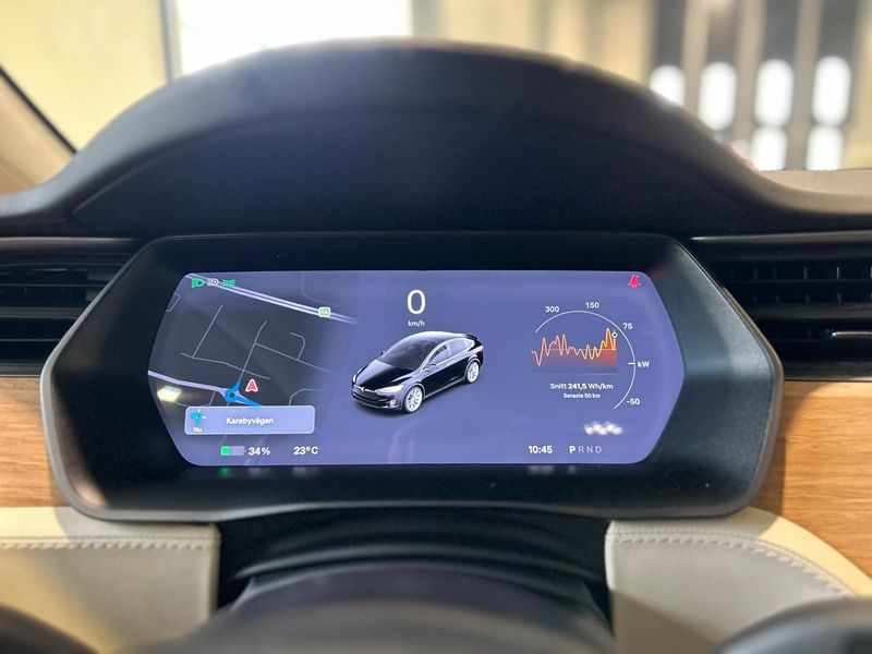 Tesla Model X bild 11