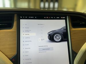 Tesla Model X bild 14
