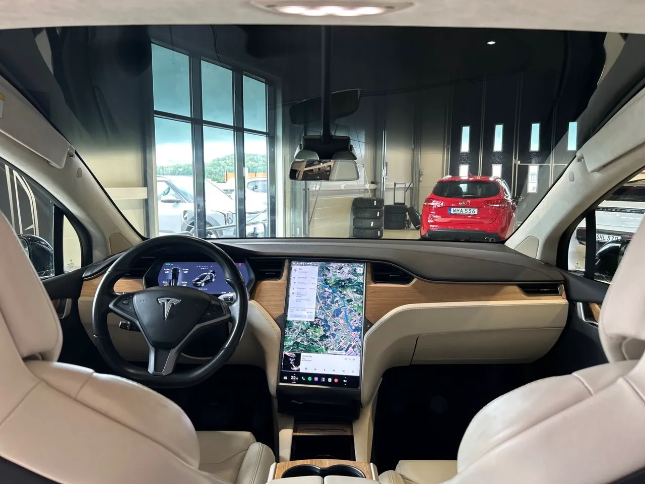 Vehicle image 14