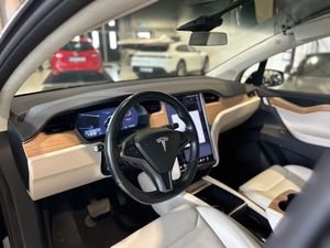 Tesla Model X bild 8