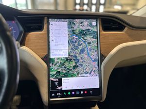 Tesla Model X bild 12