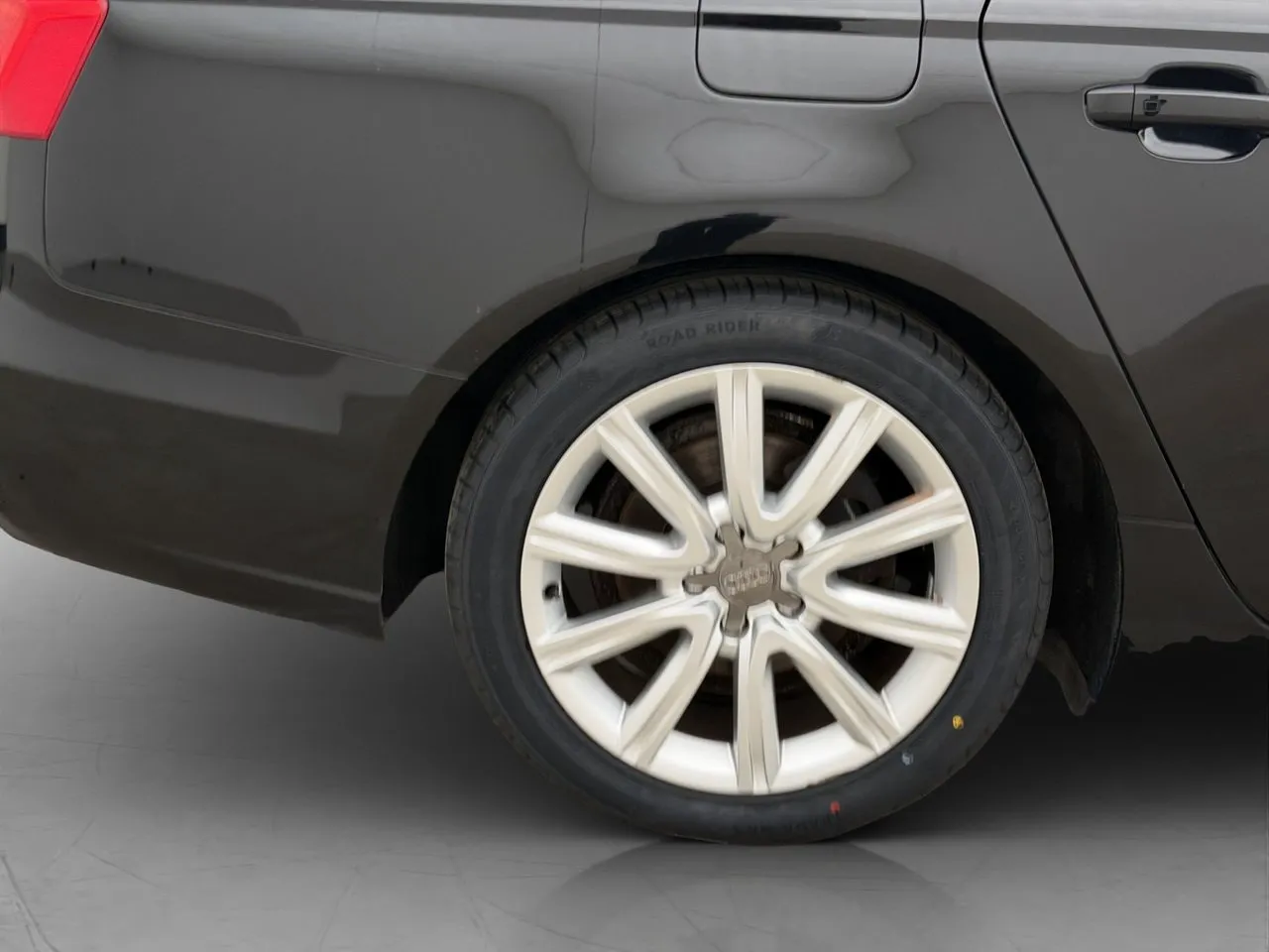 Vehicle image 25