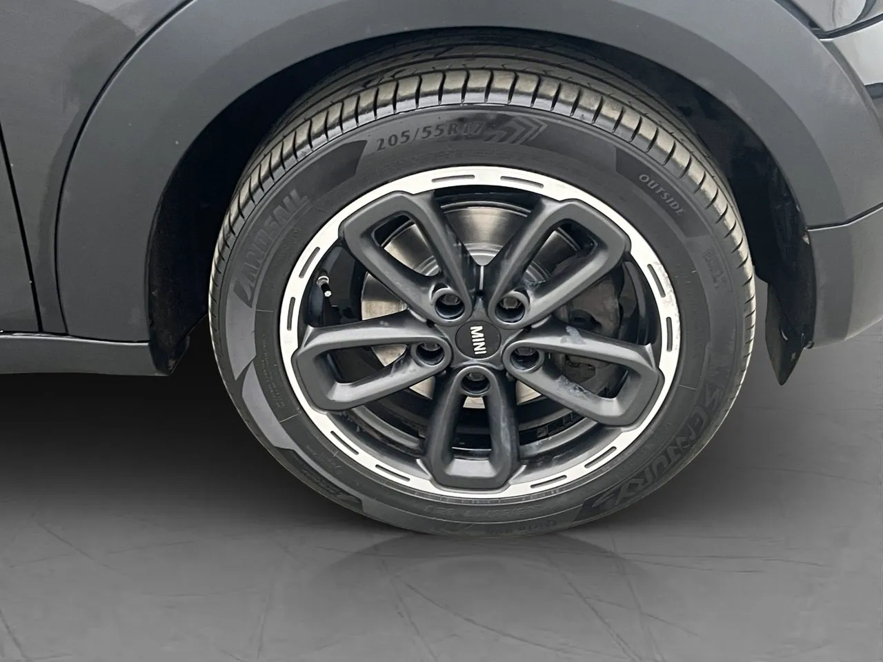 Vehicle image 22
