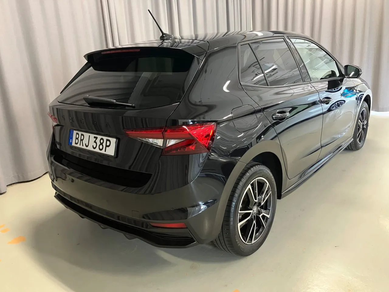 Vehicle image 4
