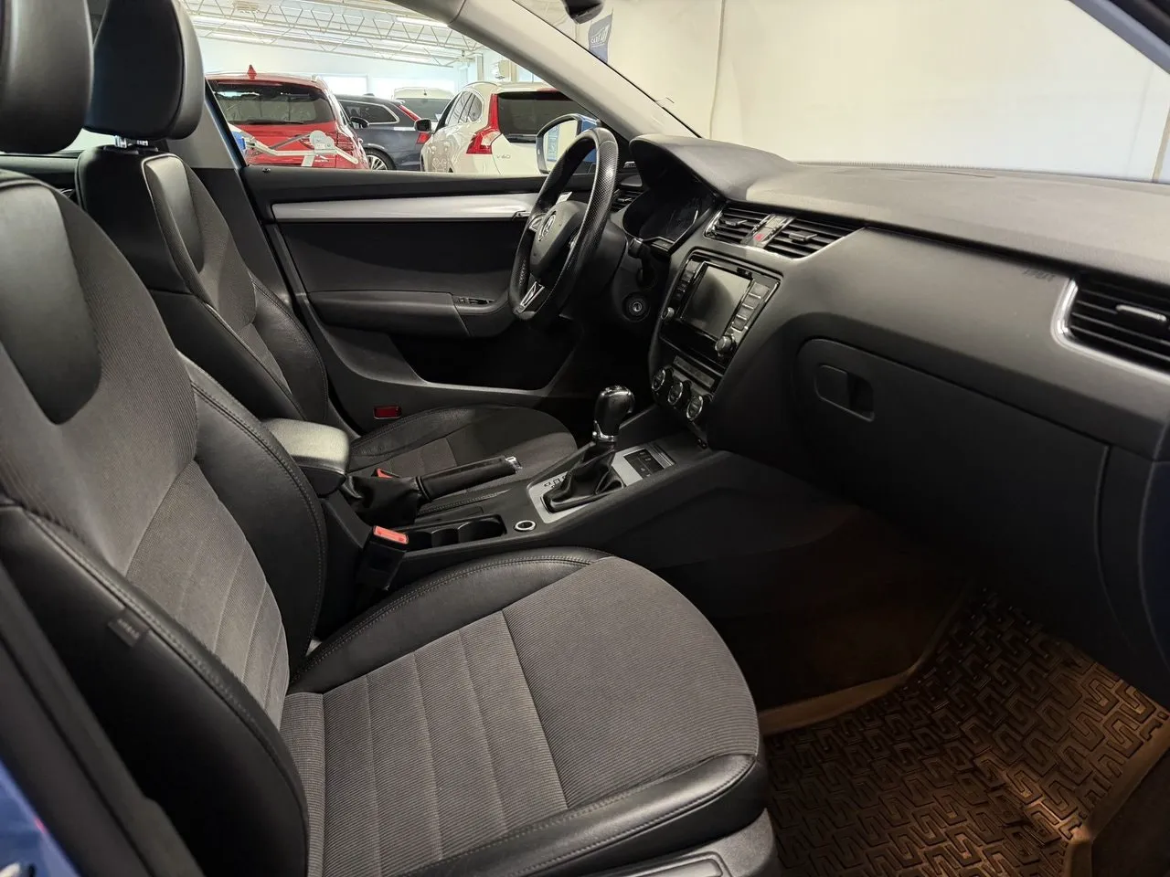 Vehicle image 13