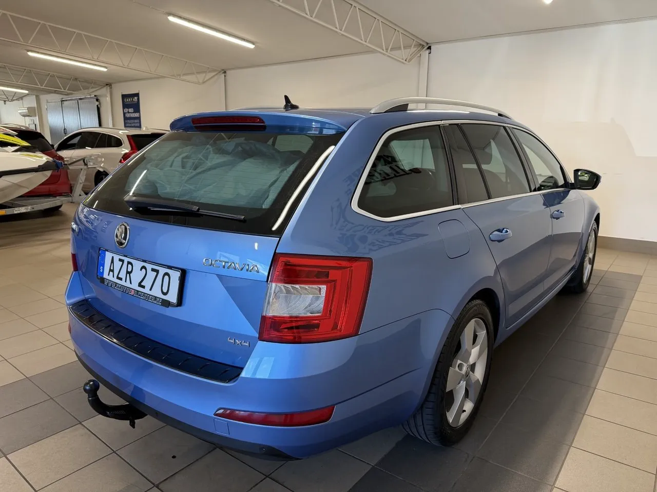 Vehicle image 4
