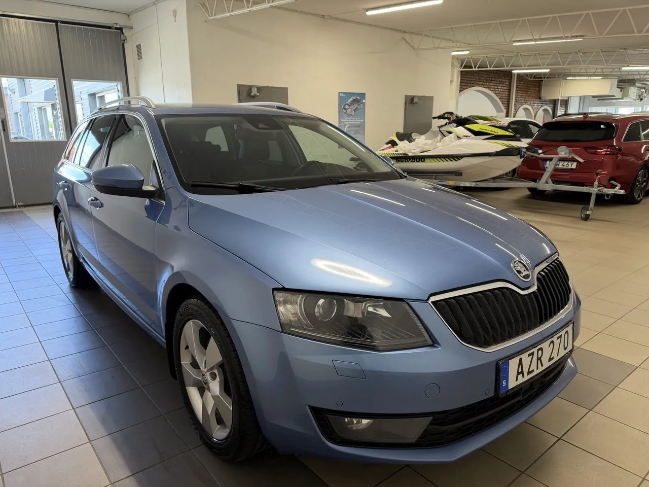Vehicle image 5