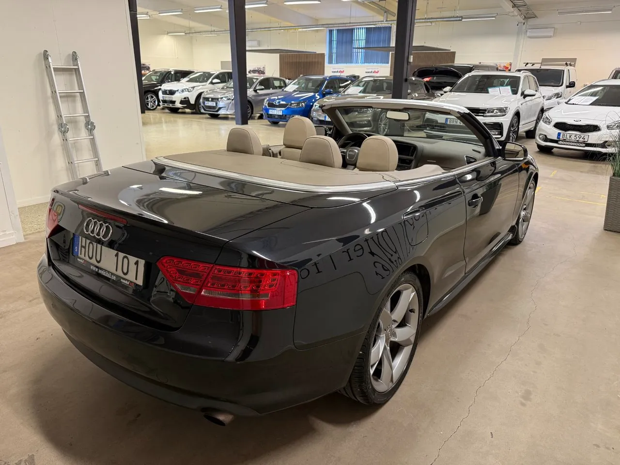 Vehicle image 6