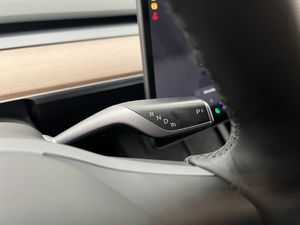 Tesla Model Y bild 27