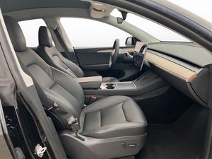Tesla Model Y bild 23